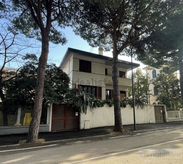 casa indipendente in vendita a Pesaro in zona Mare