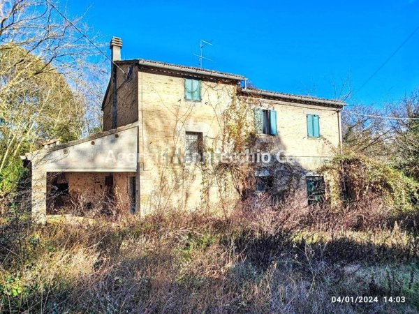 casa indipendente in vendita a Pesaro in zona Case Bruciate