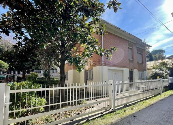 casa indipendente in vendita a Pesaro in zona Loreto