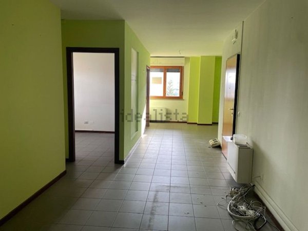 ufficio in vendita a Pesaro in zona Pantano
