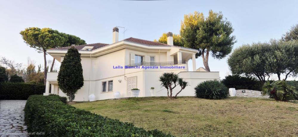 casa indipendente in vendita a Pesaro in zona Mare