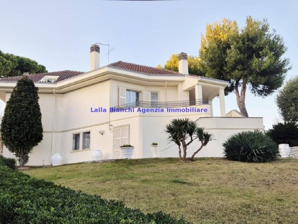 casa indipendente in vendita a Pesaro in zona Mare