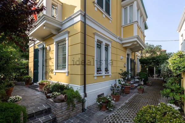 casa indipendente in vendita a Pesaro in zona Mare