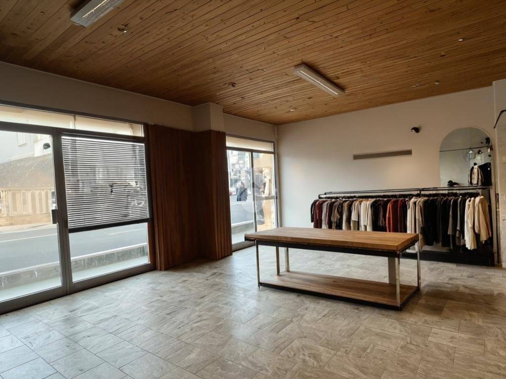 negozio in vendita a Pesaro in zona Borgo Santa Maria