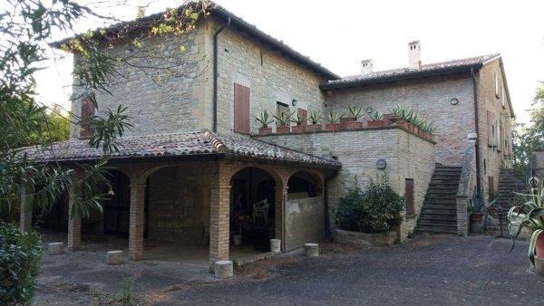 casale in vendita a Pesaro in zona Case la Valle di Tresole
