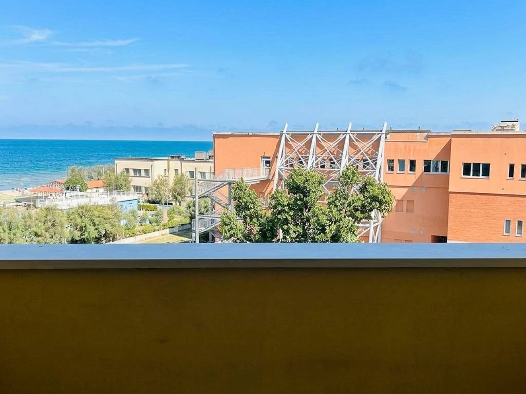 appartamento in vendita a Pesaro in zona Mare