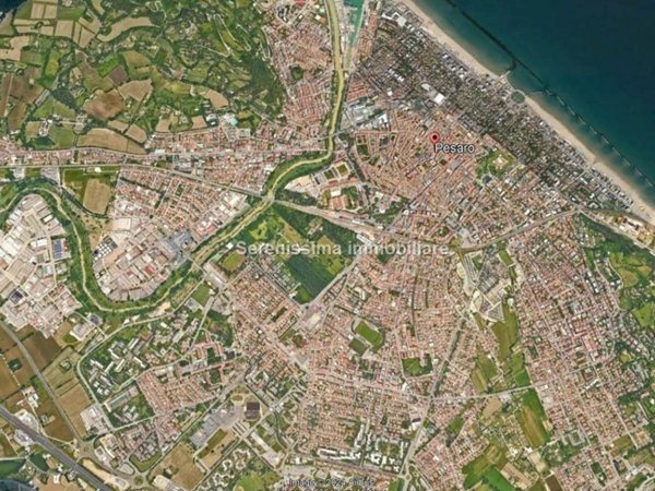 locale commerciale in vendita a Pesaro in zona Cattabrighe