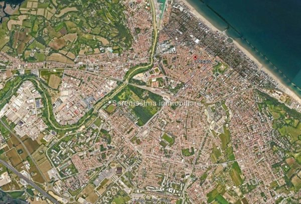 locale commerciale in vendita a Pesaro