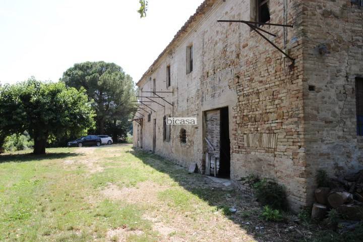 casale in vendita a Pesaro in zona Cattabrighe