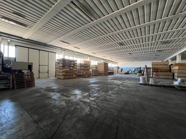 locale commerciale in vendita a Pesaro in zona Villa Ceccolini