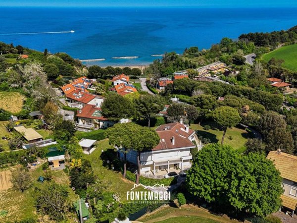 casa indipendente in vendita a Pesaro in zona Trebbiantico