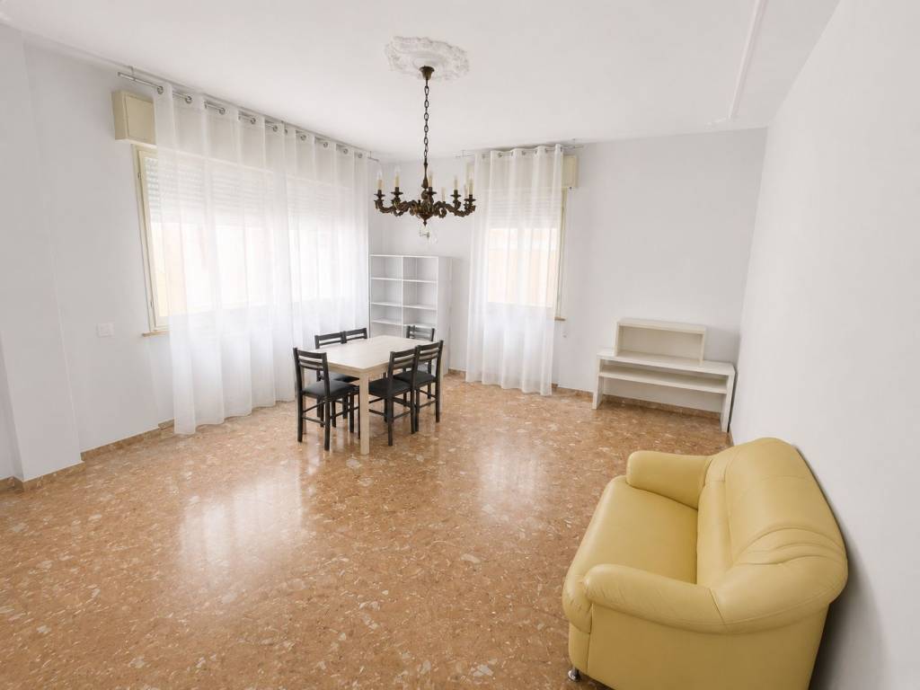 appartamento in vendita a Pesaro in zona Centro Città