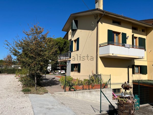 casa indipendente in vendita a Pesaro in zona Ponte della Valle