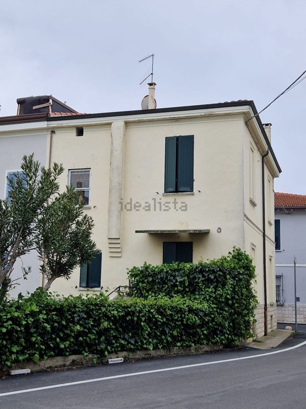 casa indipendente in vendita a Pesaro in zona Soria