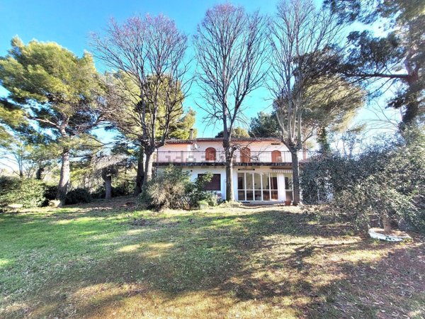 casa indipendente in vendita a Pesaro in zona Castel di Mezzo