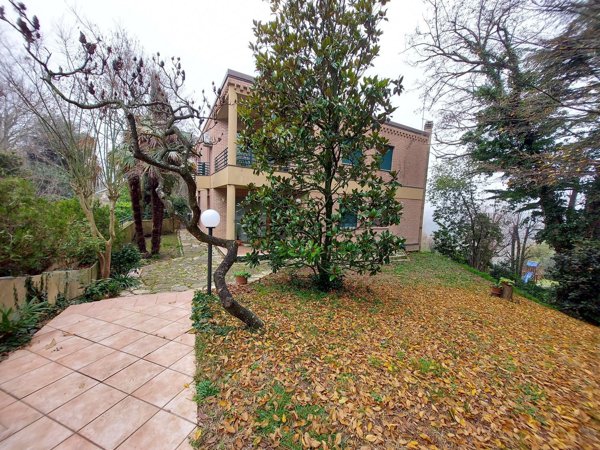 casa indipendente in vendita a Pesaro in zona Ghetto