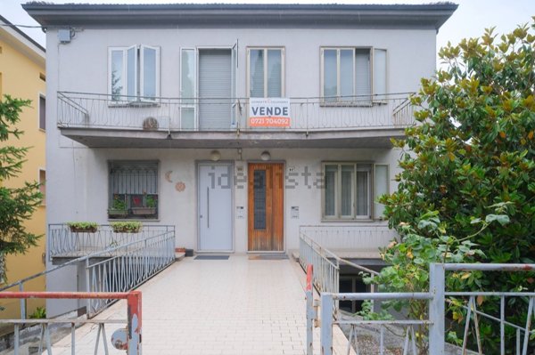 casa indipendente in vendita a Pesaro in zona Cattabrighe