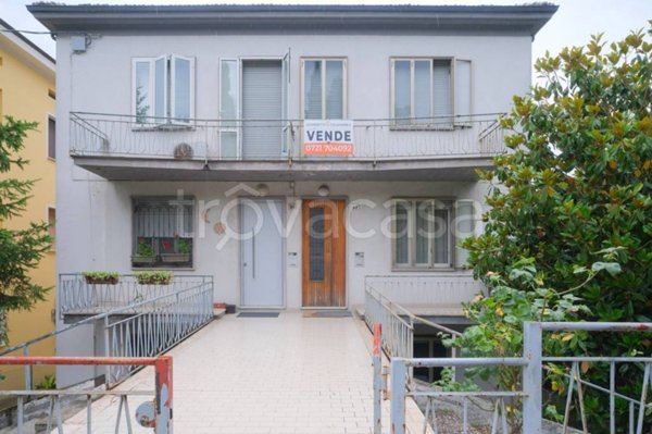 casa indipendente in vendita a Pesaro in zona Cattabrighe