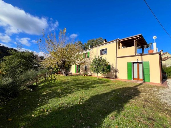 casa indipendente in vendita a Pesaro in zona Ginestreto