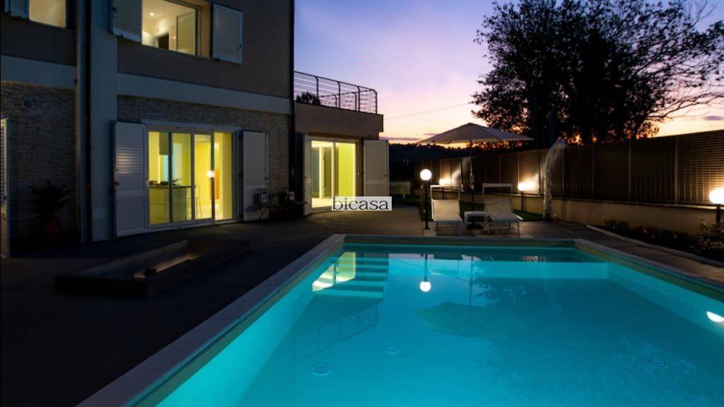 casa indipendente in vendita a Pesaro in zona Tre Ponti