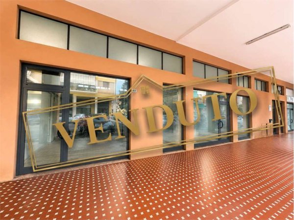 negozio in vendita a Pesaro in zona Loreto