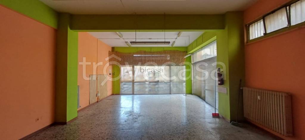 negozio in vendita a Pesaro in zona Pantano