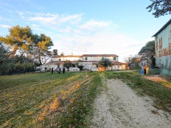 casale in vendita a Pesaro in zona Case Bruciate