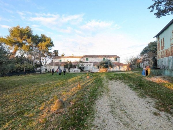 casa indipendente in vendita a Pesaro in zona Case Bruciate