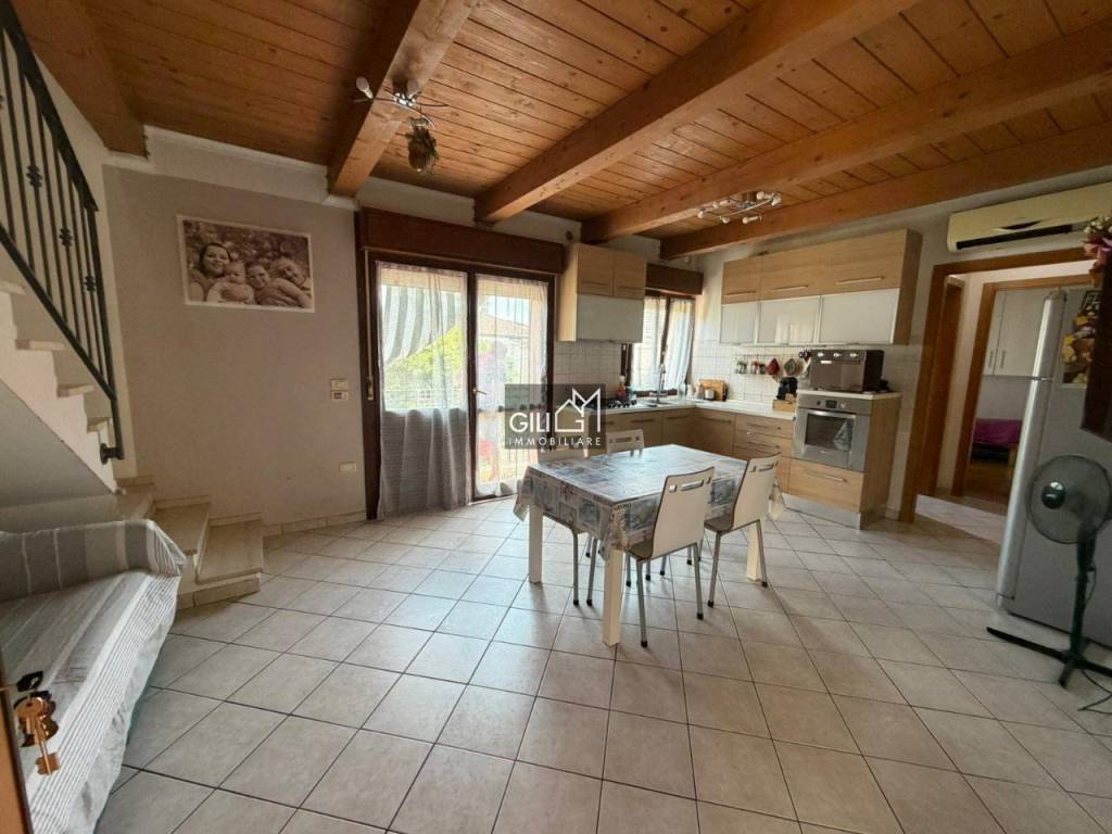 appartamento in vendita a Pesaro in zona Santa Veneranda