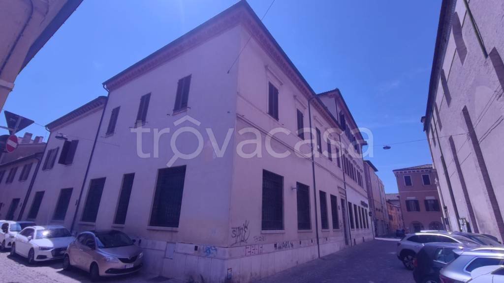 ufficio in vendita a Pesaro in zona Centro Città
