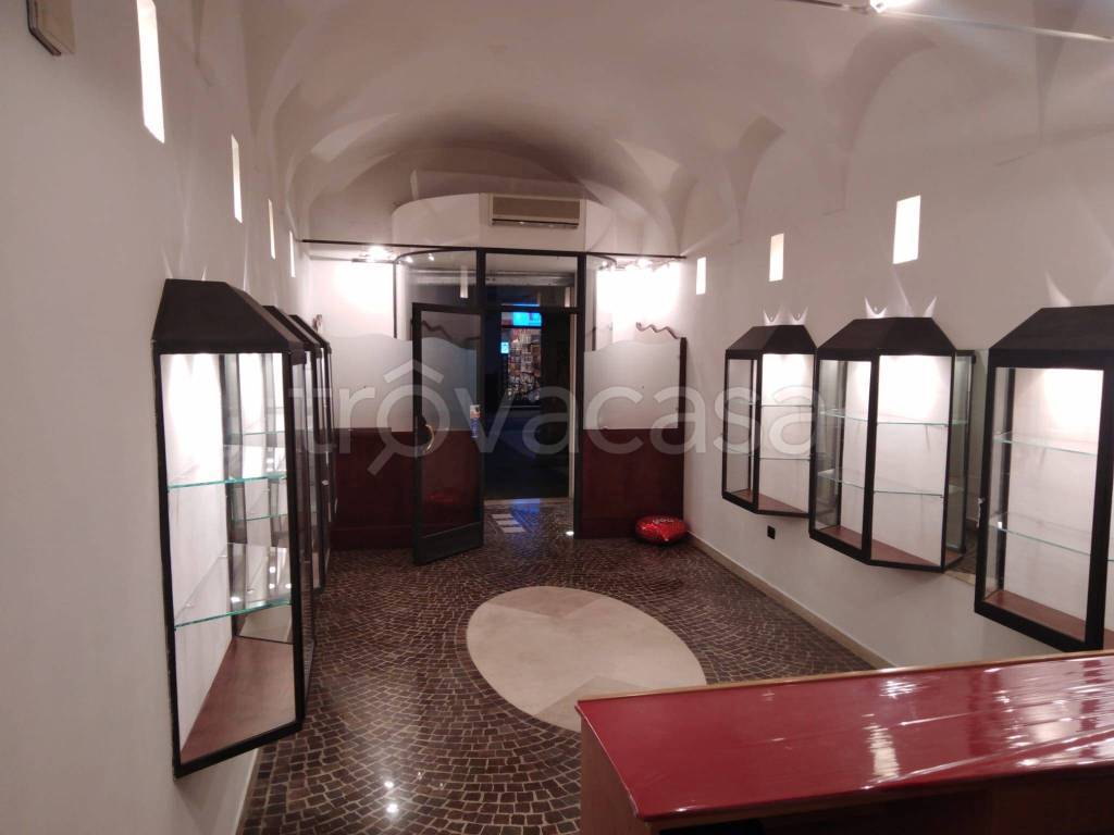 negozio in vendita a Pesaro in zona Centro Città