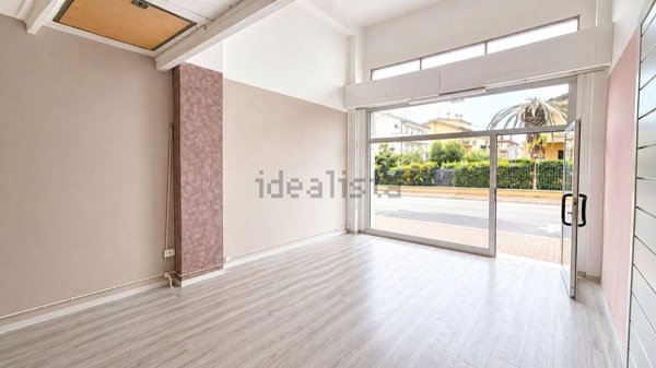 locale commerciale in vendita a Pesaro