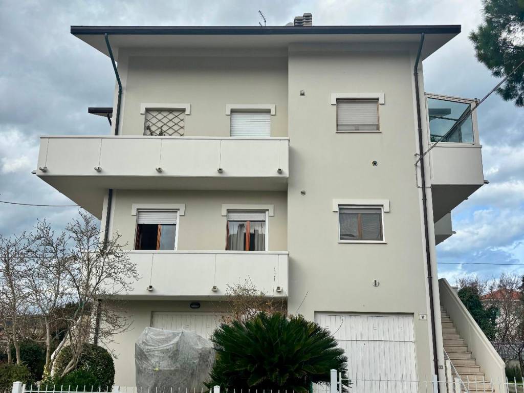 appartamento in vendita a Pesaro in zona Cattabrighe
