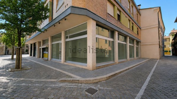 negozio in vendita a Pesaro