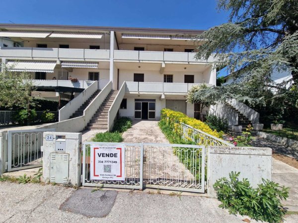 casa indipendente in vendita a Pesaro in zona Case Bruciate