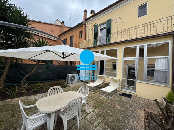 casa indipendente in vendita a Pesaro in zona Trebbiantico
