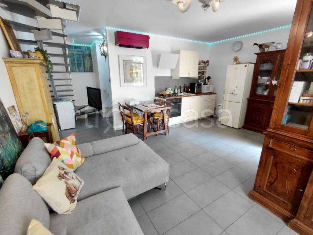 casa indipendente in vendita a Pesaro in zona Trebbiantico
