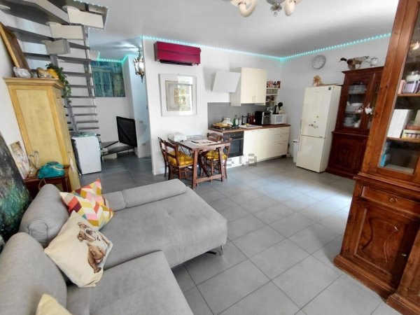 casa indipendente in vendita a Pesaro in zona Trebbiantico