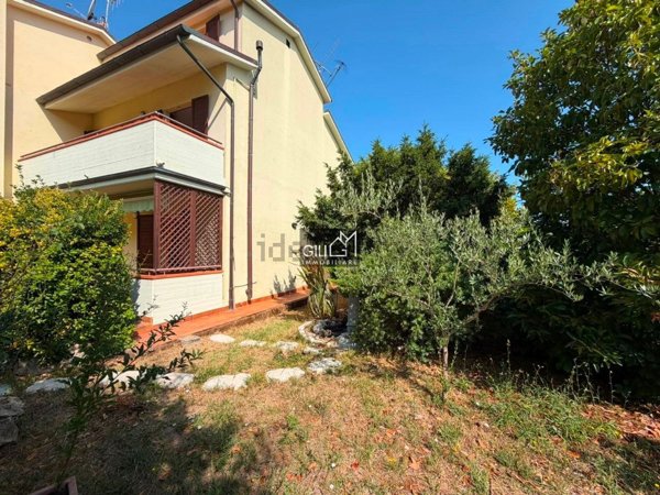 casa indipendente in vendita a Pesaro in zona Villa Ceccolini