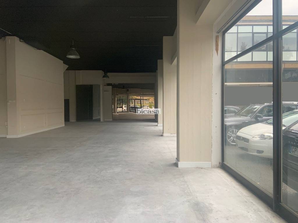 locale commerciale in vendita a Pesaro in zona Cattabrighe