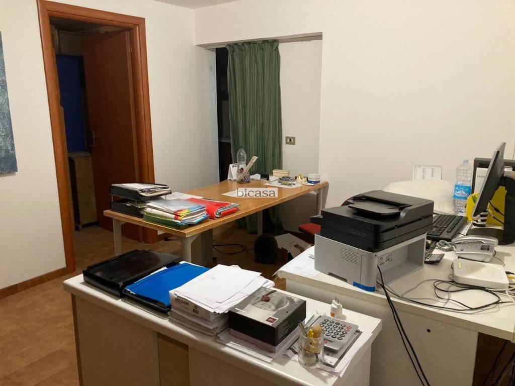 locale commerciale in vendita a Pesaro in zona Cattabrighe