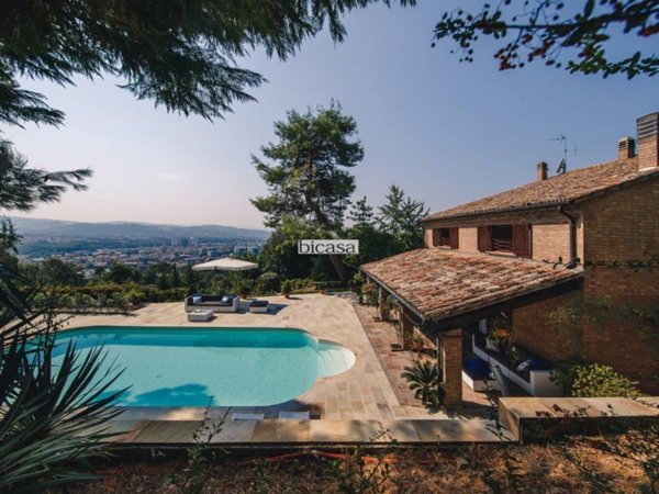 casa indipendente in vendita a Pesaro in zona San Bartolo