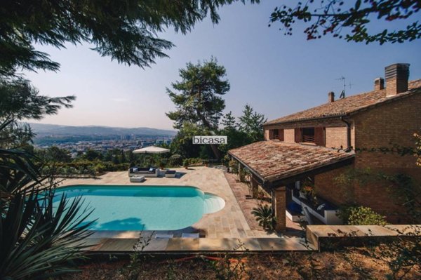 casa indipendente in vendita a Pesaro in zona San Bartolo