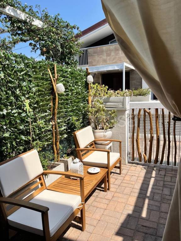 casa indipendente in vendita a Pesaro in zona Trebbiantico