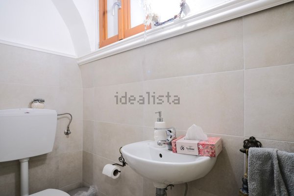 negozio in vendita a Pesaro in zona Centro Città