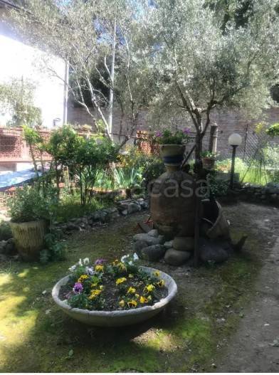 casa indipendente in vendita a Pesaro in zona Trebbiantico