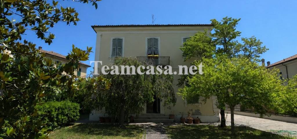casa indipendente in vendita a Pesaro in zona Mare