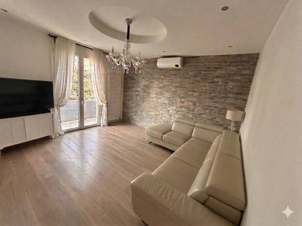 casa indipendente in vendita a Pesaro in zona Villa Ceccolini