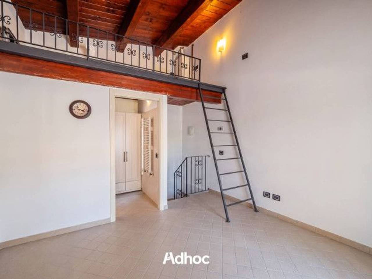 appartamento in vendita a Pesaro in zona Trebbiantico
