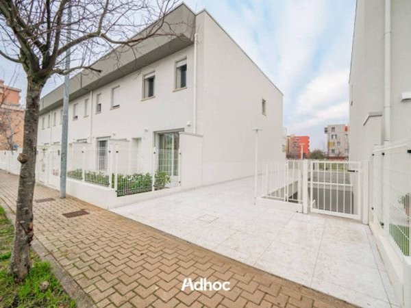 casa indipendente in vendita a Pesaro in zona Cattabrighe